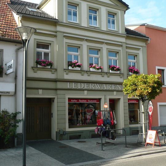 Wohnhaus in geschlossener Bebauung Großenhainer Straße 7