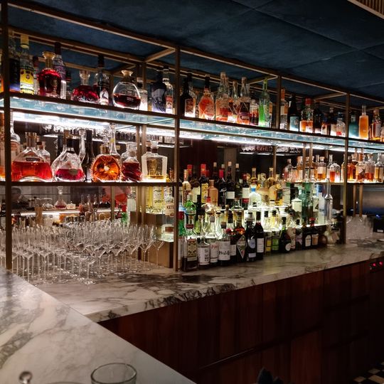 Neue Hoheit Brasserie & Bar