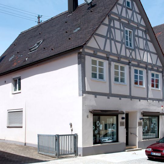 Wohn- und Geschäftshaus