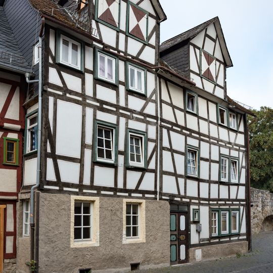 Hinter der Stadtmauer 9