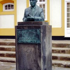 Busto de Vitorino Nemésio