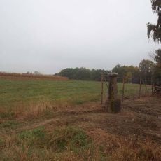 Kříž v polích za Doubravou u Puclic