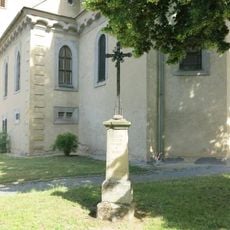 Kříž u kostela svatého Bartoloměje v Bakově nad Jizerou