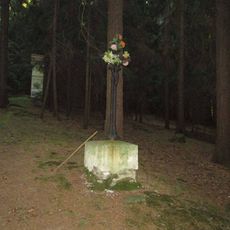 Kříž na křížové cestě u Načeradce II