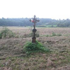 Kříž východně od Skočic u silnice I/22