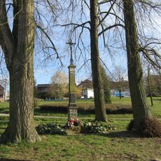 Pomník padlým v první světové válce na návsi v Kojovicích