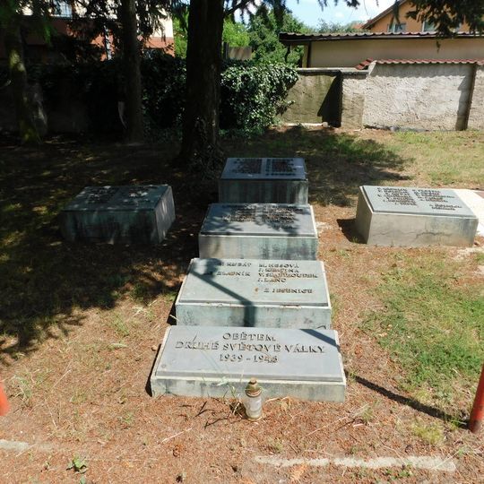 Pomník obětem 2. světové války ve Zlatníkách