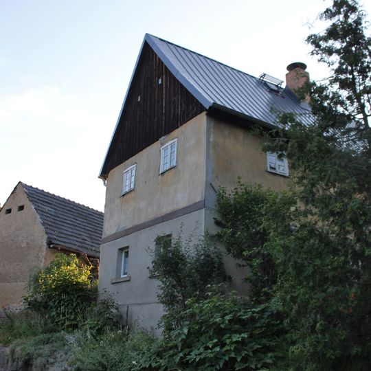 Wohnstallhaus mit Brunnen und Handschwengelpumpe Pietzschwitz 11