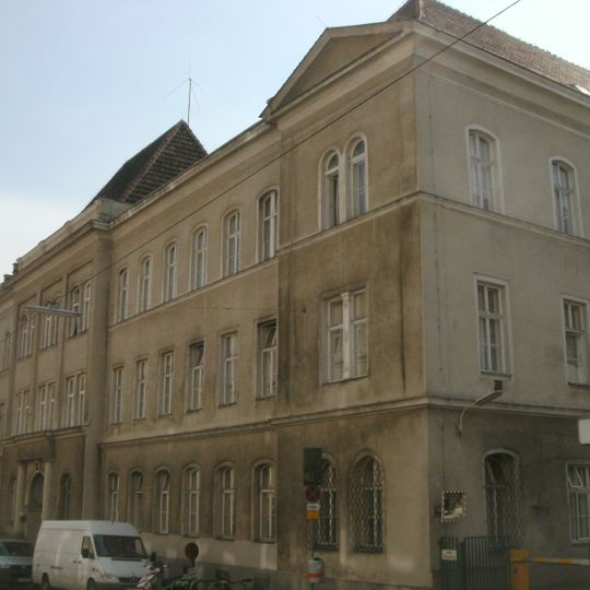 Verwaltungs-/Bürogebäude