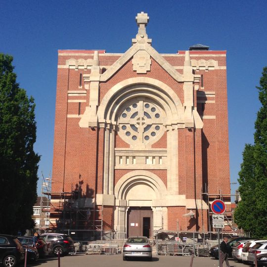 Parvis de Notre-Dame-de-Pellevoisin