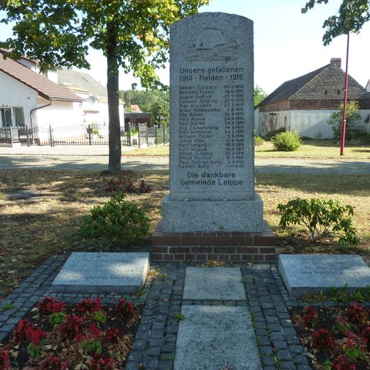 Denkmal für die Gefallenen des Ersten und Zweiten Weltkrieges vor Hauptstraße 22