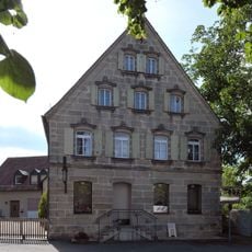 Wohn- und Geschäftshaus