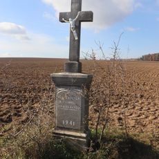 Kříž u silnice severně od Radkovic u Hrotovic