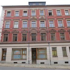 Mietshaus in ehemals geschlossener Bebauung mit Laden Bergstraße 8