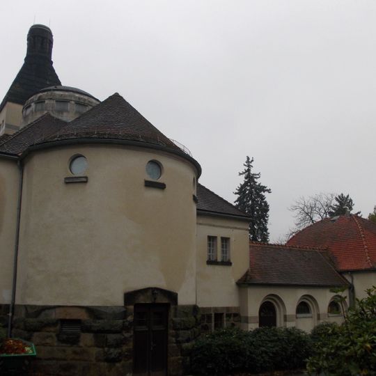Einzeldenkmale der Sachgesamtheit Friedhof und Krematorium Zittau: Krematorium mit einem Nebengebäude sowie Einfriedung mit Torpfeilern Görlitzer Straße 55b