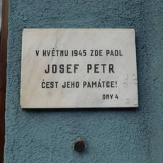Pamětní deska Josefa Petra v Táborské ulici v Praze