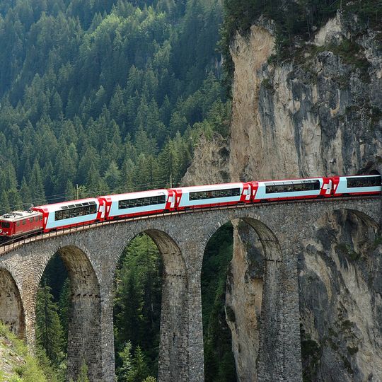 Albula- und Berninalinie der Rhätischen Bahn