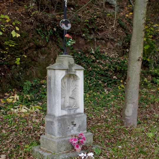 Kříž v Červené u mostu přes Orlici