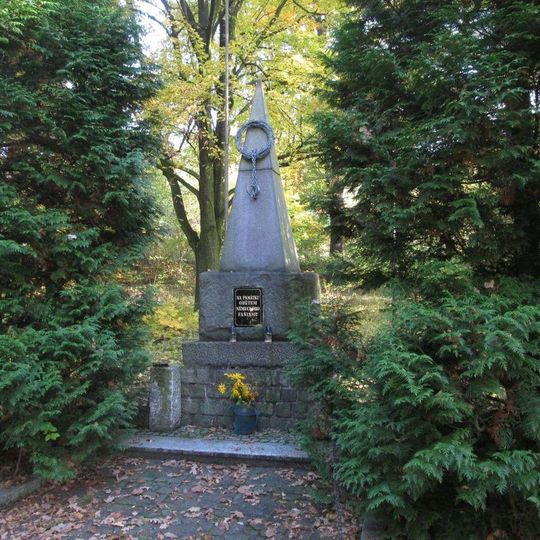 Pohřebiště umučených s památníkem