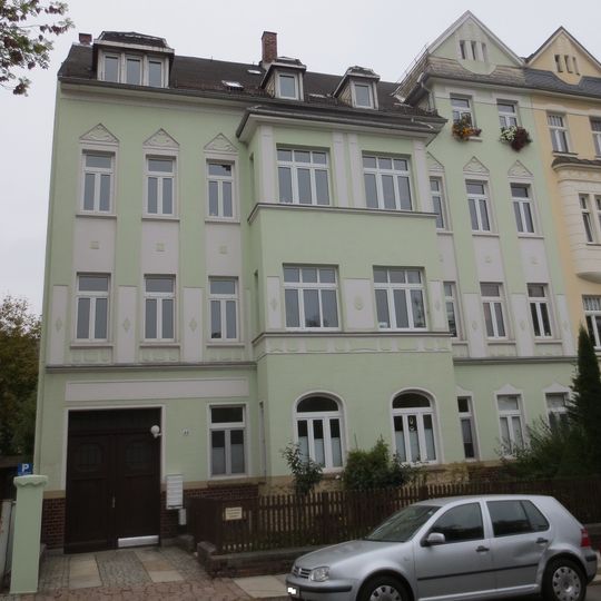 Mietshaus in halboffener Bebauung mit Vorgarten Schiersandstraße 42