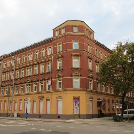 Mietshaus in geschlossener Bebauung in Ecklage Mühlenstraße 102