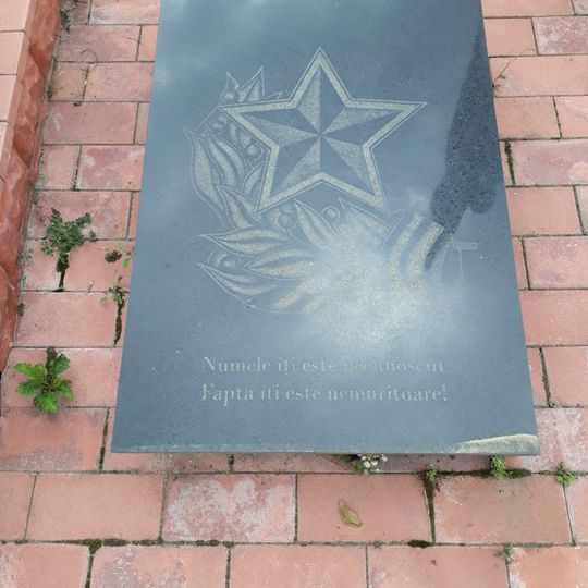 Mormântul ostașului căzut în 1944