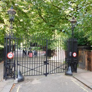 Queen Anne's Gate And Lamps On Gate Piers