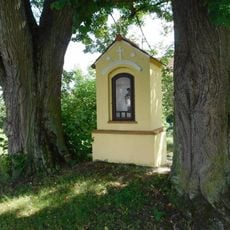 Výklenková kaple se sochou svatého Jana Nepomuckého v Mnichovicích