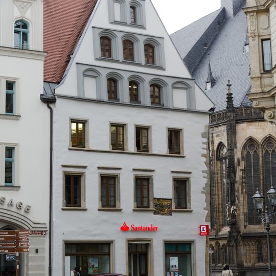 Wohnhaus in geschlossener Bebauung und in Ecklage Hauptmarkt 8
