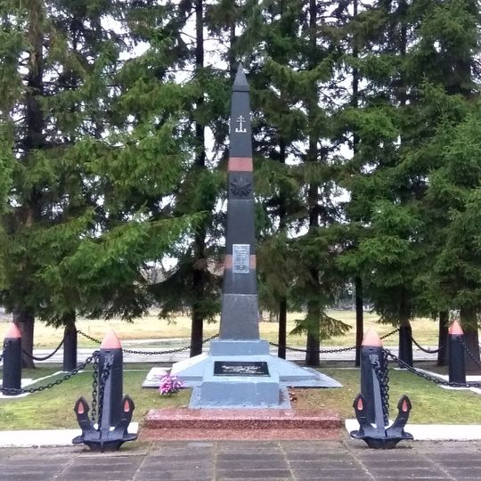 Братская могила членов экипажа линкора «Марат», погибших в период Великой Отечественной войны