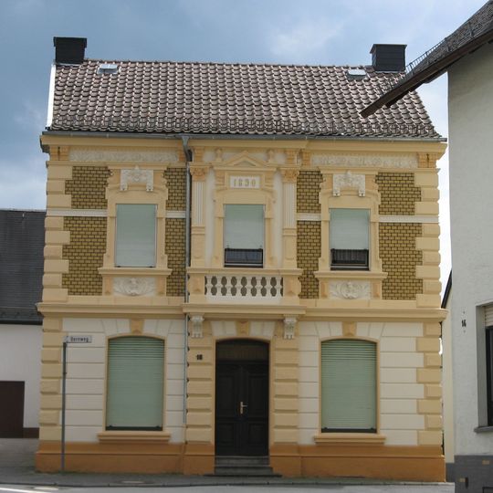 Wohn- und Geschäftshaus