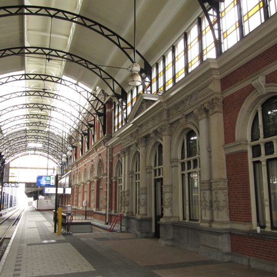 Station Den Haag Hollands Spoor: Stationsvleugel Hofpleinlijn