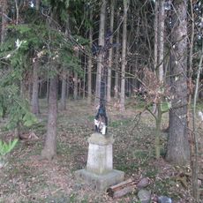 Kříž jižně od Mirošova u lesa