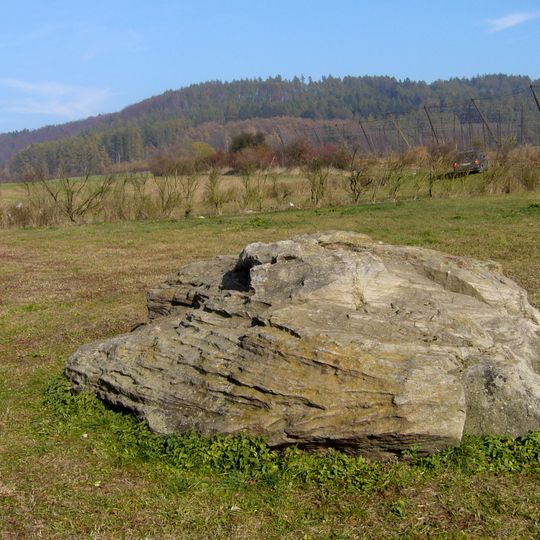 Kámen Čertův kámen severovýchodně od Mutějovic