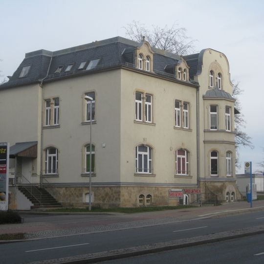 Villa mit Resten des Gartens und Remise sowie Fabrik mit Schornstein Neefestraße 58; 58a