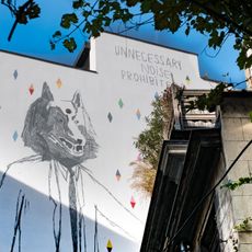 Le grand loup qui porte le mouton