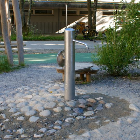 Spielbrunnen 1 Spielplatz Tscharnergut A
