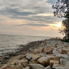 Teluk Wawasan Beach