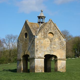 Dovecote Approximately 130 Metres South East Of Chastleton House