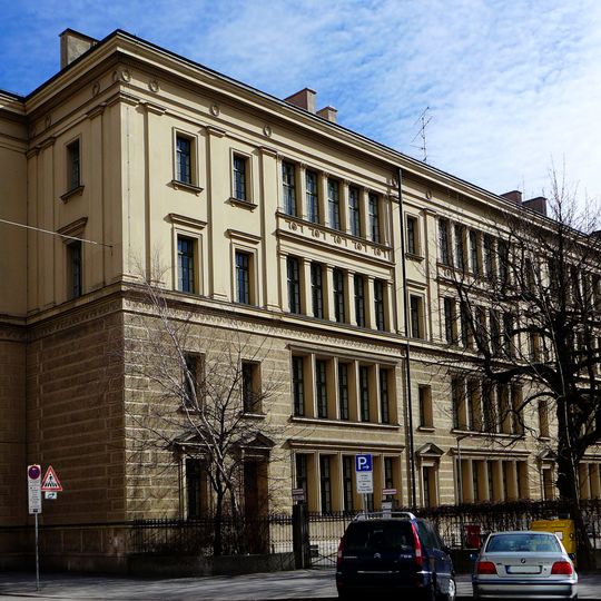 Ehemalige Volksschule, jetzt Wirtschaftsaufbauschule