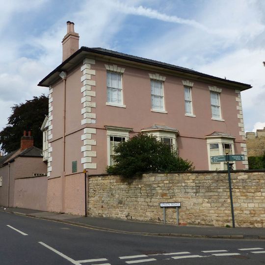 Hilton House and attached wall and gatepiers