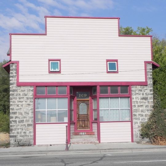 Galo Arambarri Boarding House