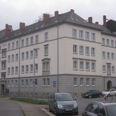 Wohnhaus in geschlossener Bebauung (bauliche Einheit mit Jahnstraße 1) Uferstraße 42