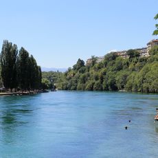 Au dessus de l'eau