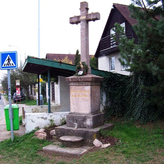 Kříž na křižovatce K Lochkovu a K Cikánce