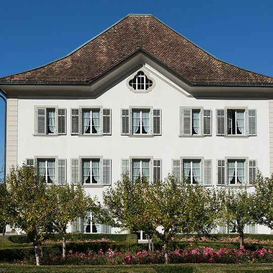 Hof und Höfli mit Gartenpavillon