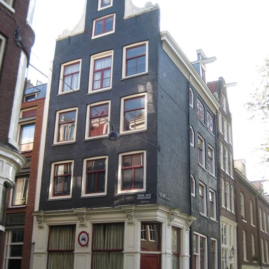 Hoekhuis met halsgevel