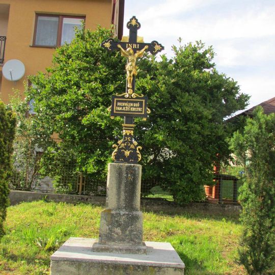 Kříž u kaple v Krasíkovicích