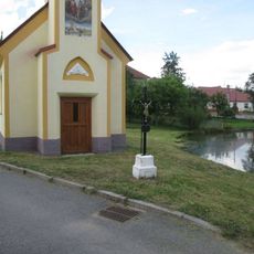 Kříž v Částkovicích u kaple