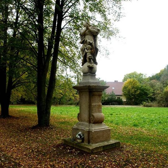 Socha Panny Marie u hřbitova v Dolních Kralovicích